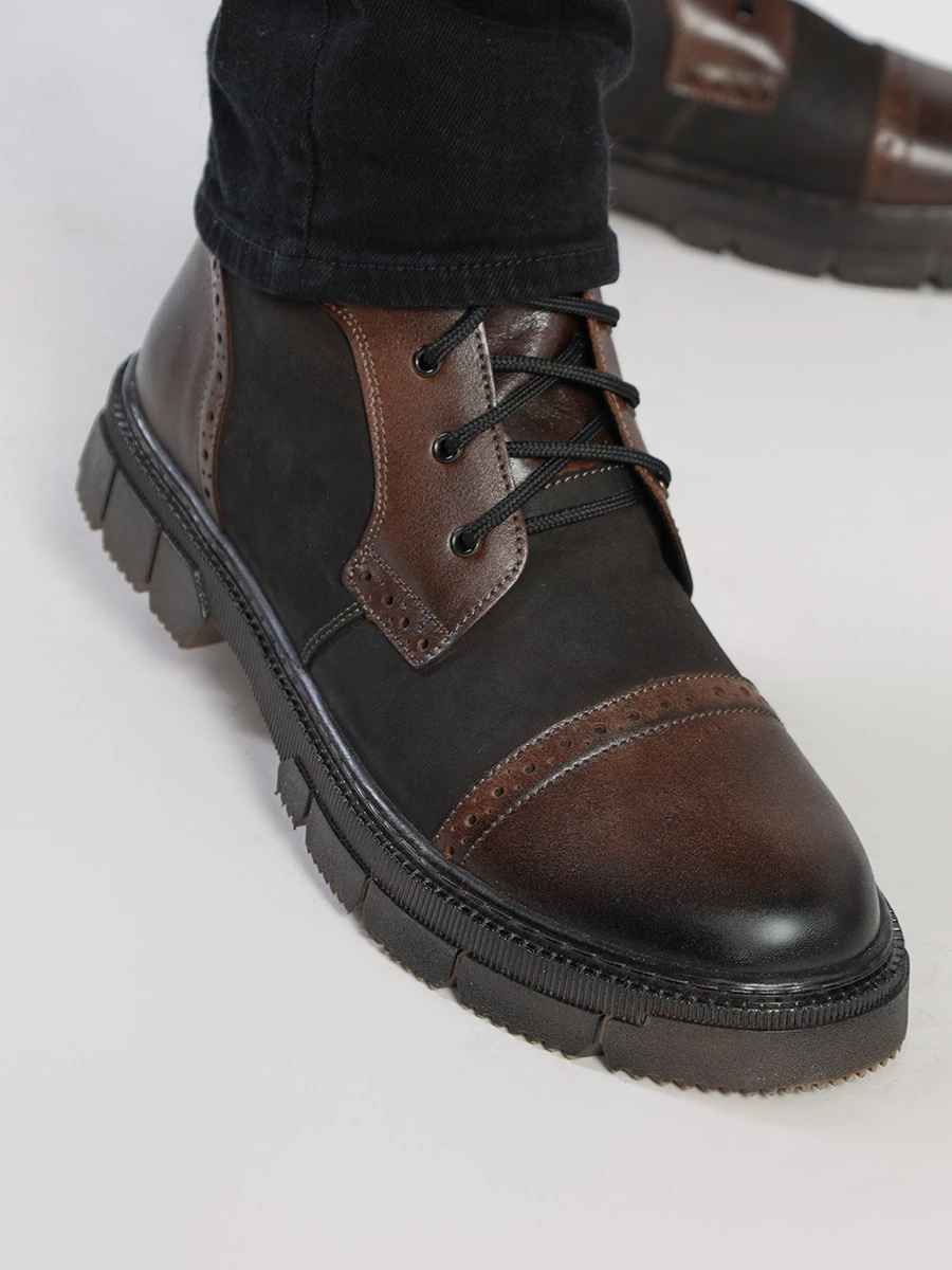 Ботинки-дерби коричневого цвета с брогированием